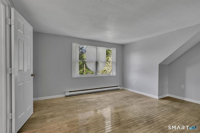 28 McNabola Lane, Wallingford, CT 06492