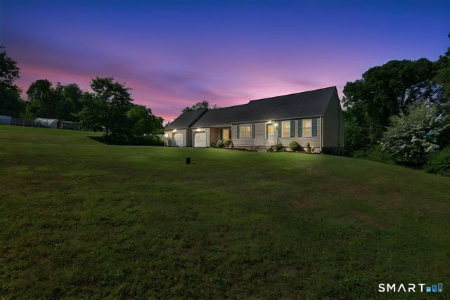 28 McNabola Lane, Wallingford, CT 06492