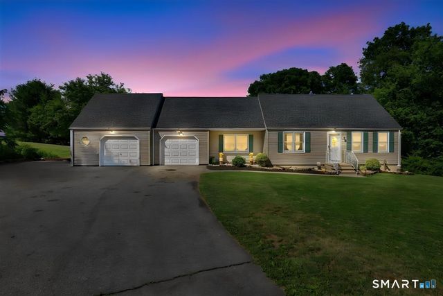 28 McNabola Lane, Wallingford, CT 06492