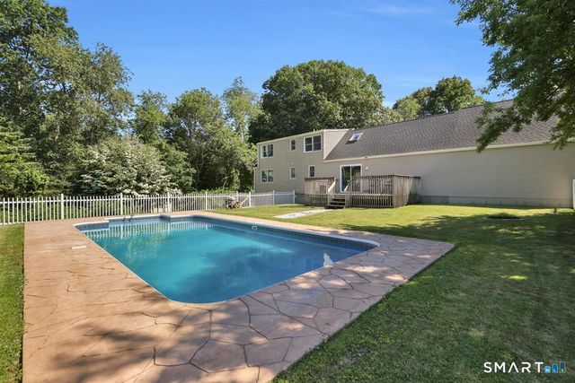 28 McNabola Lane, Wallingford, CT 06492