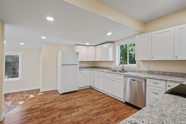 205 W Washington Street, Syracuse, IN 46567