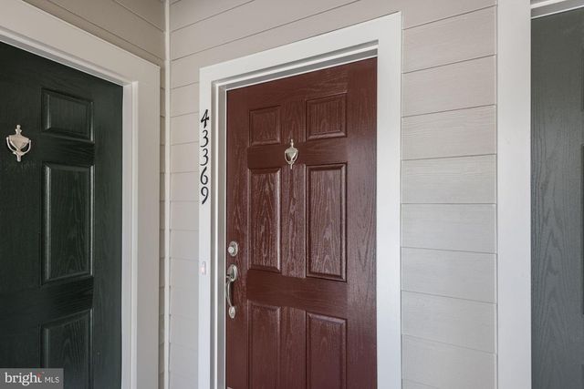 43369 TOWN GATE SQ, Chantilly, VA 20152