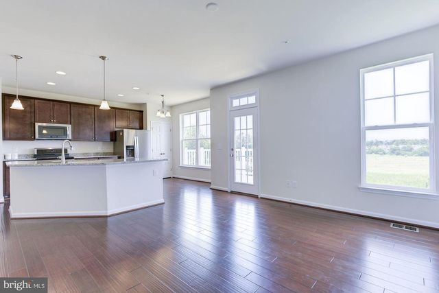 43369 TOWN GATE SQ, Chantilly, VA 20152