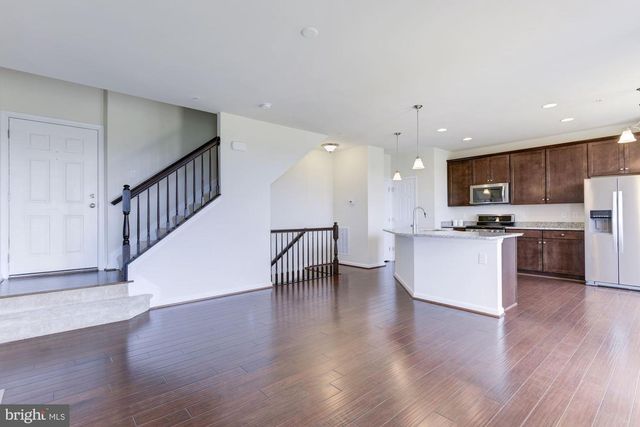 43369 TOWN GATE SQ, Chantilly, VA 20152
