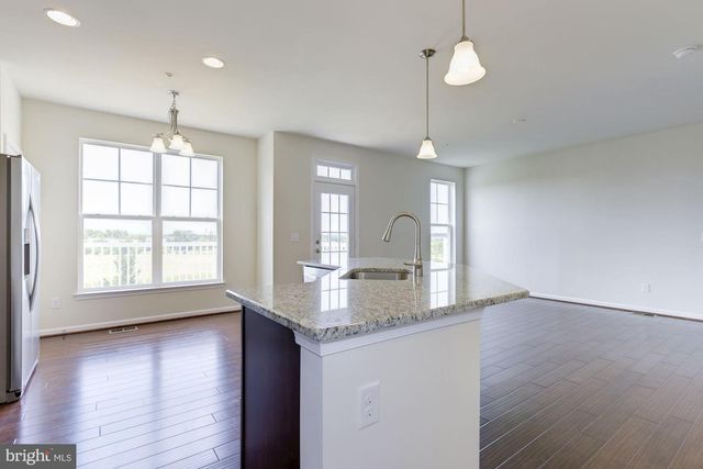43369 TOWN GATE SQ, Chantilly, VA 20152