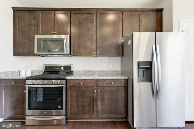 43369 TOWN GATE SQ, Chantilly, VA 20152
