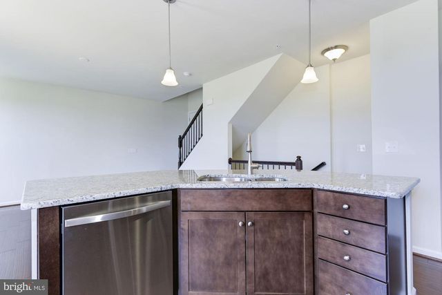 43369 TOWN GATE SQ, Chantilly, VA 20152
