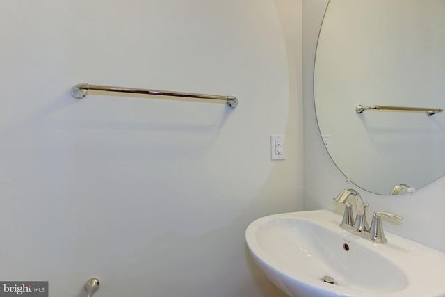 43369 TOWN GATE SQ, Chantilly, VA 20152