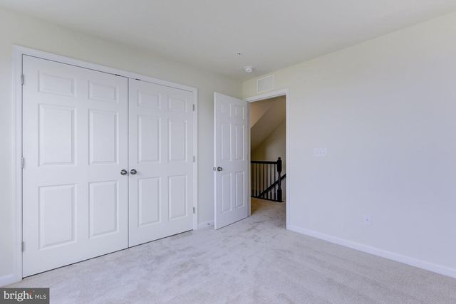 43369 TOWN GATE SQ, Chantilly, VA 20152