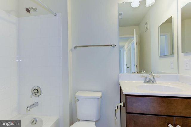 43369 TOWN GATE SQ, Chantilly, VA 20152
