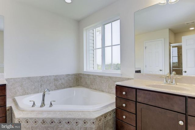 43369 TOWN GATE SQ, Chantilly, VA 20152