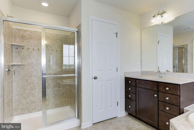 43369 TOWN GATE SQ, Chantilly, VA 20152