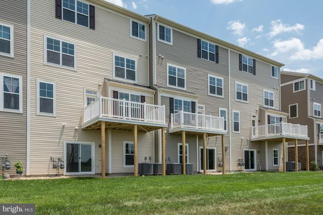 43369 TOWN GATE SQ, Chantilly, VA 20152