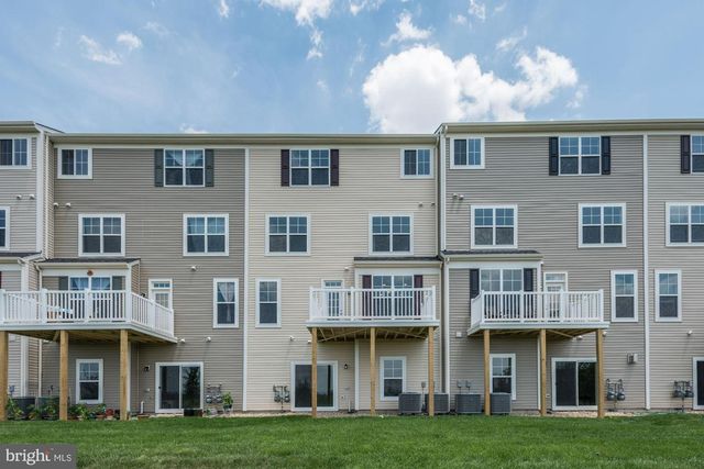 43369 TOWN GATE SQ, Chantilly, VA 20152