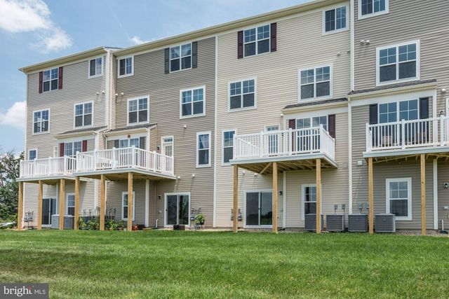 43369 TOWN GATE SQ, Chantilly, VA 20152