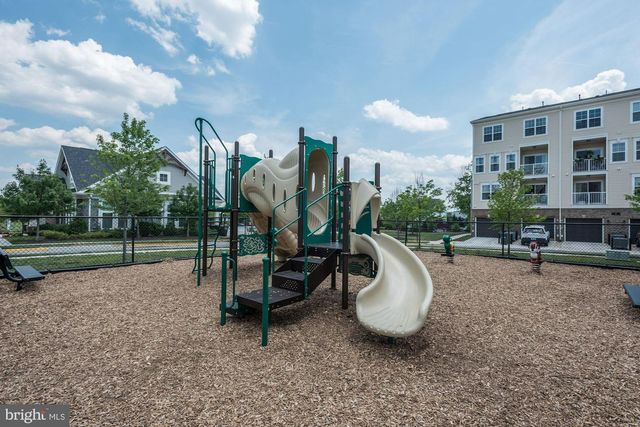 43369 TOWN GATE SQ, Chantilly, VA 20152