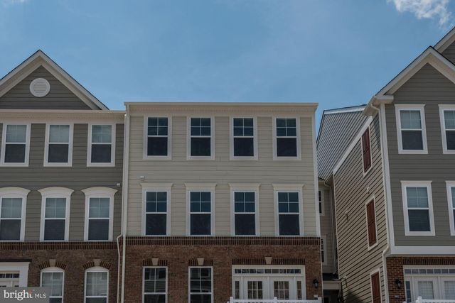 43369 TOWN GATE SQ, Chantilly, VA 20152