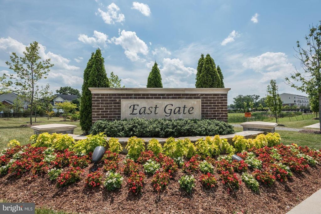 43369 TOWN GATE SQ, Chantilly, VA 20152