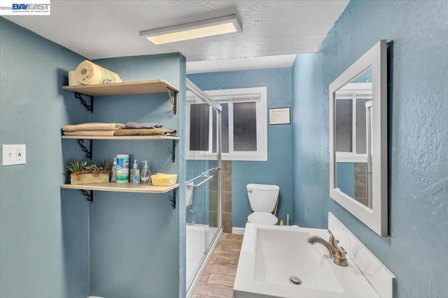 3300 Harrison St, Oakland, CA 94611