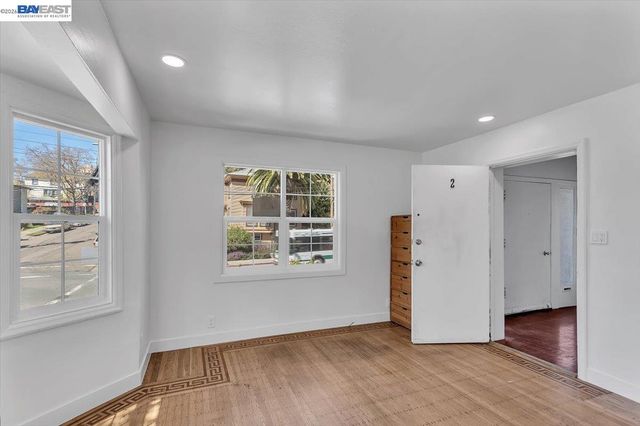 3300 Harrison St, Oakland, CA 94611