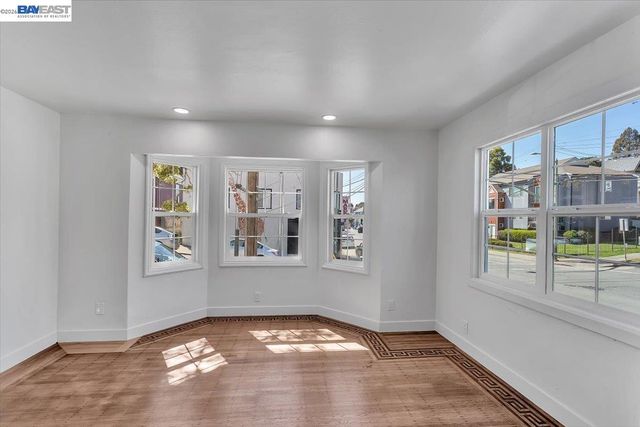 3300 Harrison St, Oakland, CA 94611