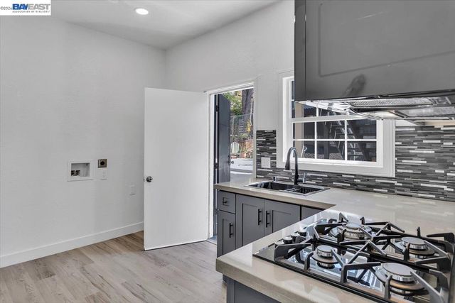 3300 Harrison St, Oakland, CA 94611