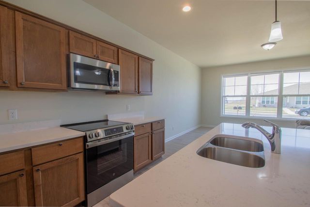 613 Hunter Oaks BOULEVARD, Watertown, WI 53094