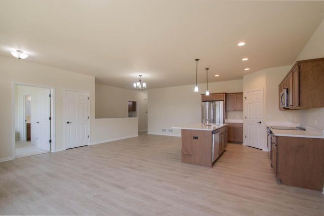 613 Hunter Oaks BOULEVARD, Watertown, WI 53094