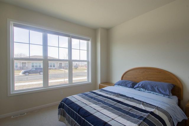 613 Hunter Oaks BOULEVARD, Watertown, WI 53094