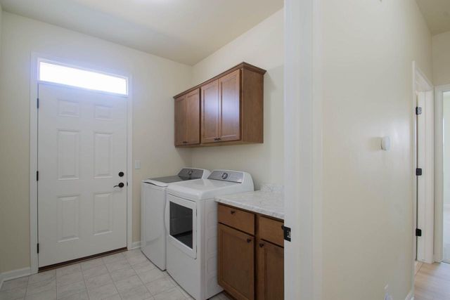 613 Hunter Oaks BOULEVARD, Watertown, WI 53094