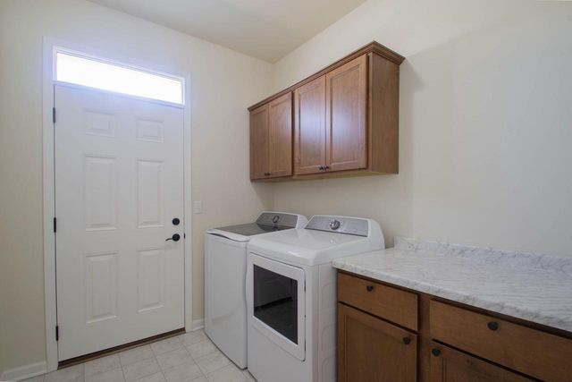 613 Hunter Oaks BOULEVARD, Watertown, WI 53094