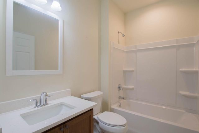 613 Hunter Oaks BOULEVARD, Watertown, WI 53094