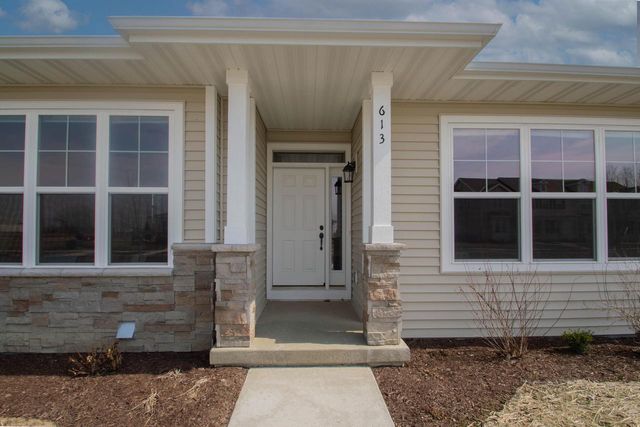 613 Hunter Oaks BOULEVARD, Watertown, WI 53094