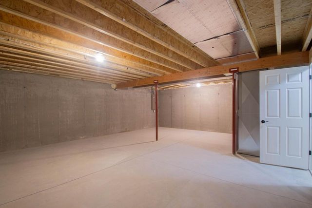 613 Hunter Oaks BOULEVARD, Watertown, WI 53094