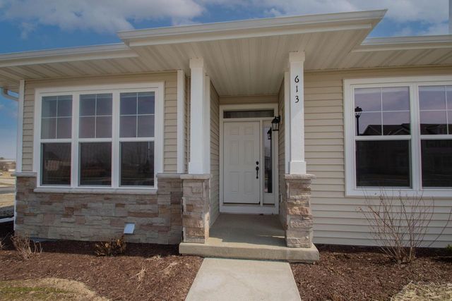 613 Hunter Oaks BOULEVARD, Watertown, WI 53094