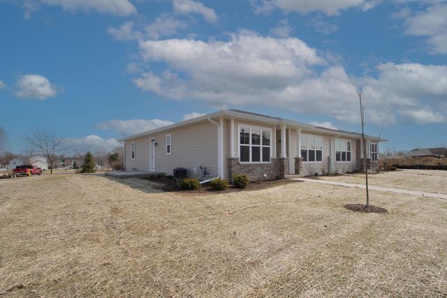 613 Hunter Oaks BOULEVARD, Watertown, WI 53094