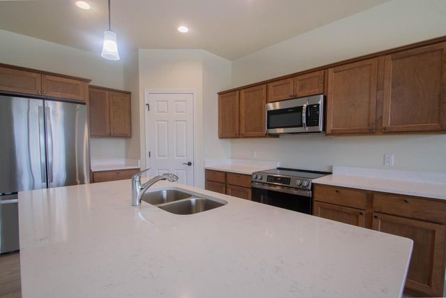 613 Hunter Oaks BOULEVARD, Watertown, WI 53094