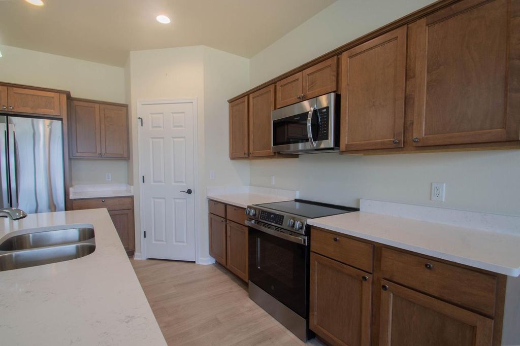 613 Hunter Oaks BOULEVARD, Watertown, WI 53094