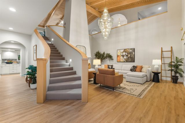 10 Terry Lane, Los Alamos, NM 87544