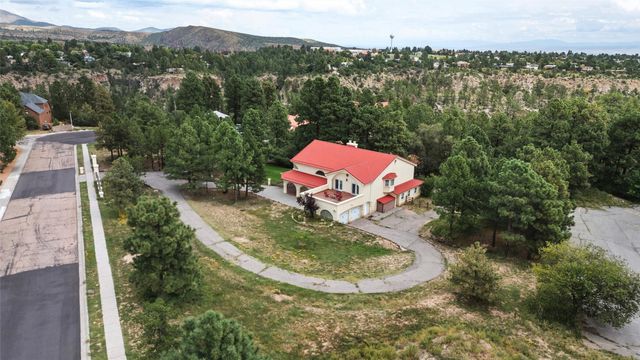 10 Terry Lane, Los Alamos, NM 87544