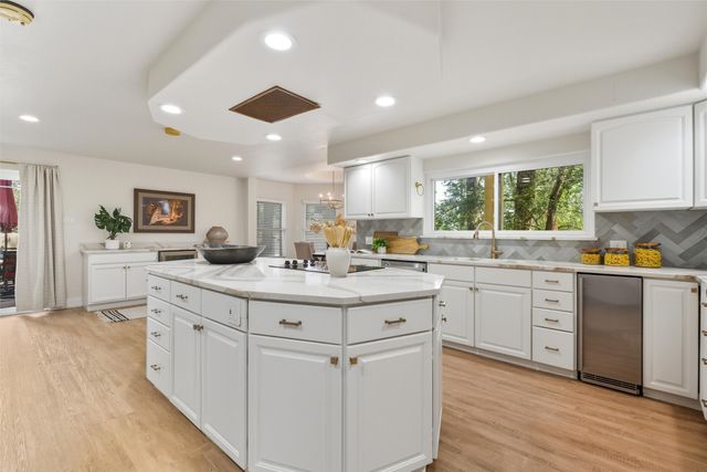 10 Terry Lane, Los Alamos, NM 87544