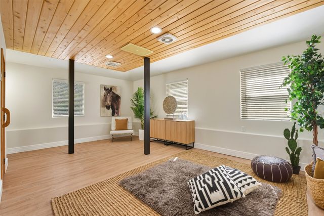 10 Terry Lane, Los Alamos, NM 87544