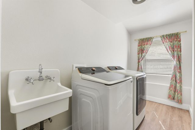 10 Terry Lane, Los Alamos, NM 87544