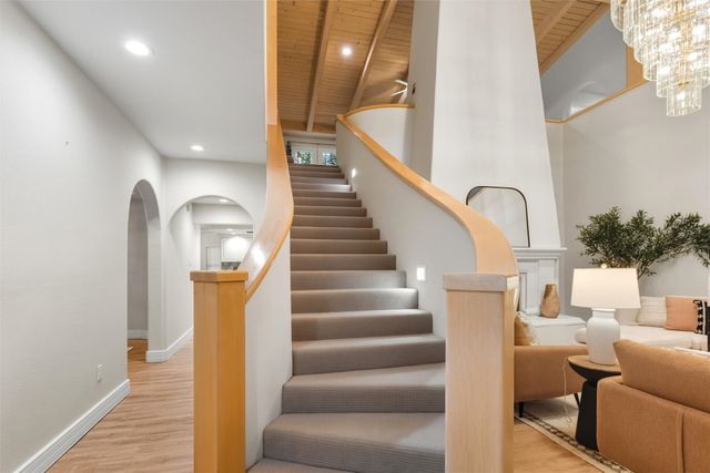 10 Terry Lane, Los Alamos, NM 87544