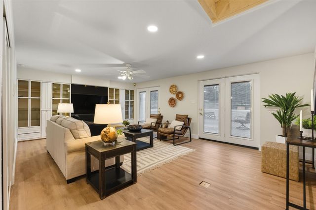 10 Terry Lane, Los Alamos, NM 87544