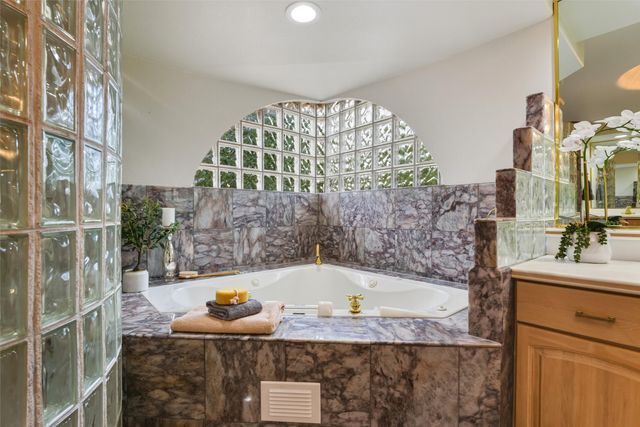 10 Terry Lane, Los Alamos, NM 87544