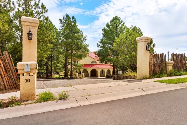 10 Terry Lane, Los Alamos, NM 87544
