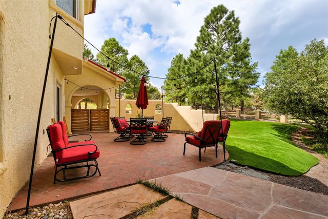 10 Terry Lane, Los Alamos, NM 87544