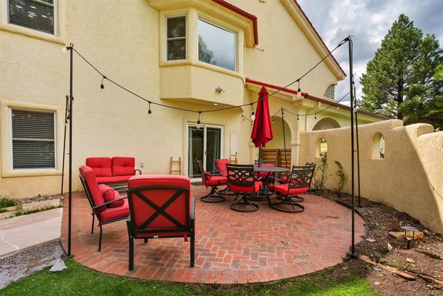 10 Terry Lane, Los Alamos, NM 87544