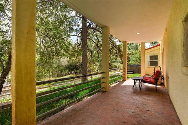 10 Terry Lane, Los Alamos, NM 87544